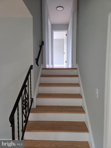 5 SMALLWOOD LN, New Castle, DE 19720