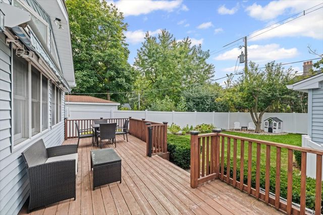 2329 Illinois Road, Northbrook, IL 60062