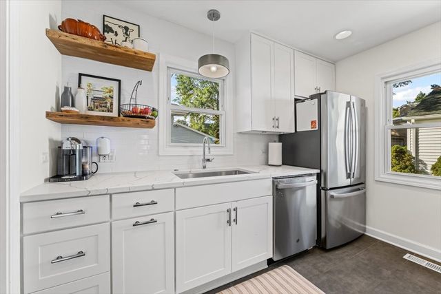 2329 Illinois Road, Northbrook, IL 60062