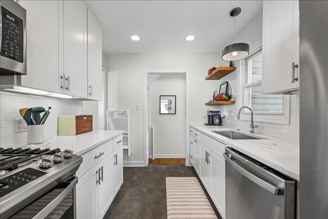 2329 Illinois Road, Northbrook, IL 60062