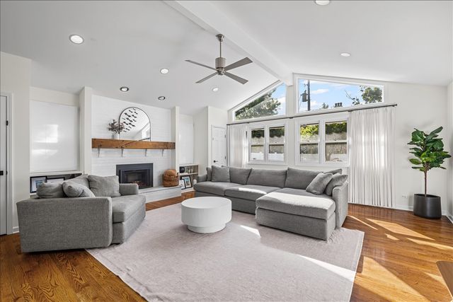 2329 Illinois Road, Northbrook, IL 60062