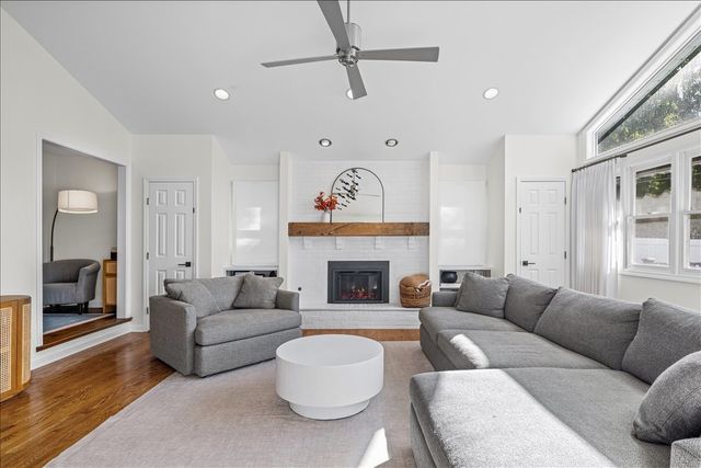 2329 Illinois Road, Northbrook, IL 60062