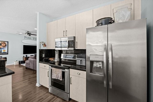 272 Live Oaks Lane, Jupiter, FL 33458