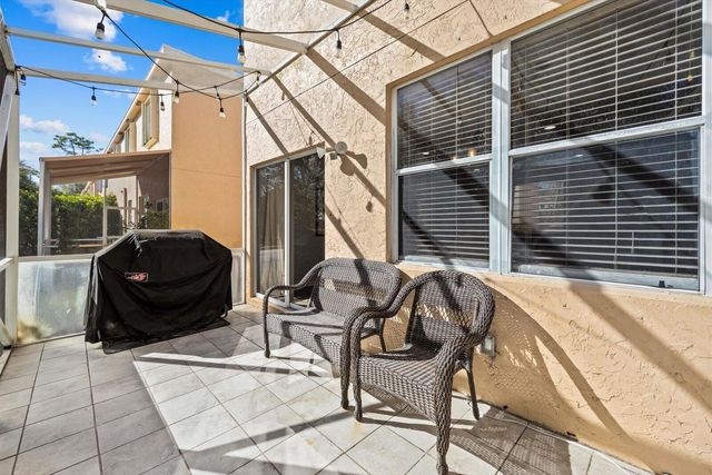 272 Live Oaks Lane, Jupiter, FL 33458