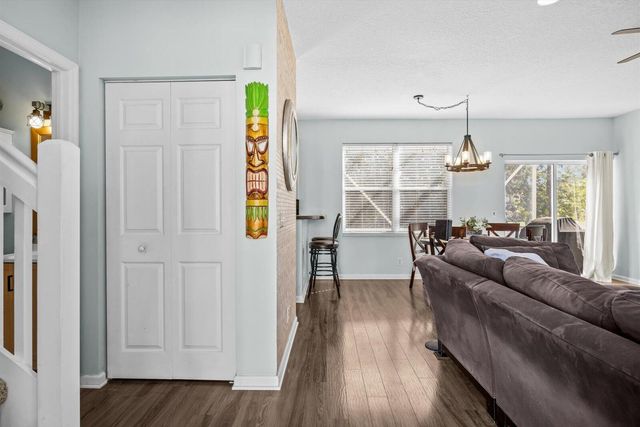 272 Live Oaks Lane, Jupiter, FL 33458