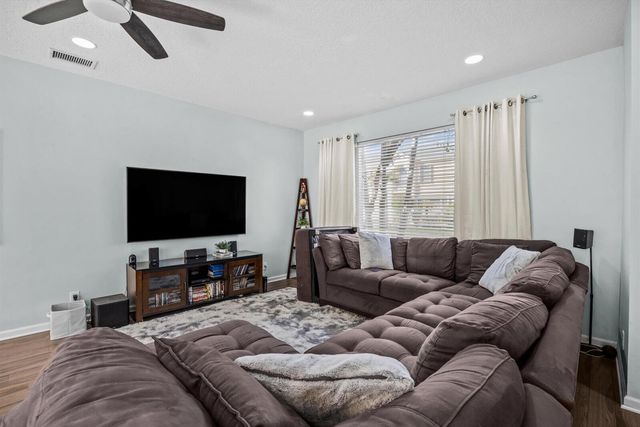 272 Live Oaks Lane, Jupiter, FL 33458