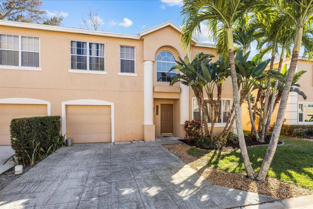 272 Live Oaks Lane, Jupiter, FL 33458