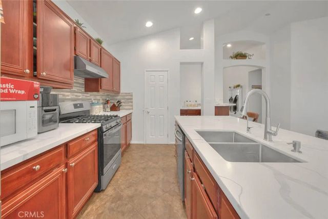1101 Desert Fox Court, Beaumont, CA 92223