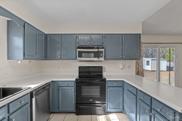 2237 Prytania Cir, Navarre, FL 32566