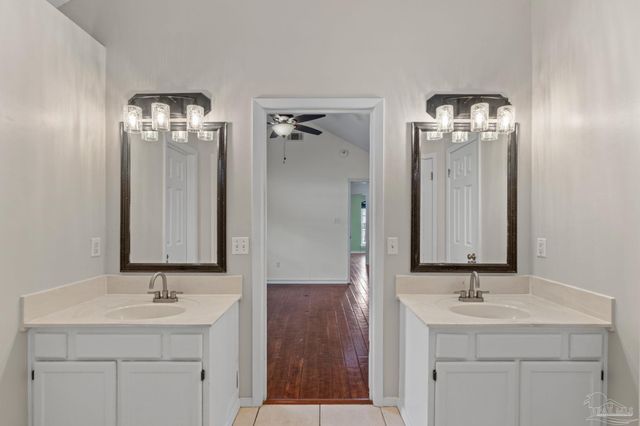 2237 Prytania Cir, Navarre, FL 32566