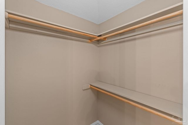 2237 Prytania Cir, Navarre, FL 32566