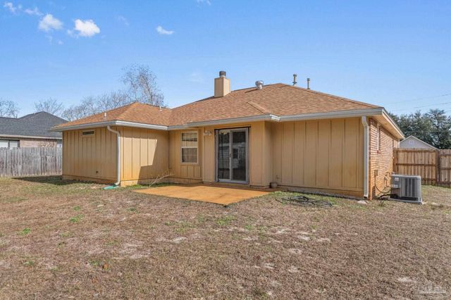 2237 Prytania Cir, Navarre, FL 32566