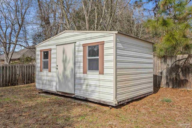 2237 Prytania Cir, Navarre, FL 32566