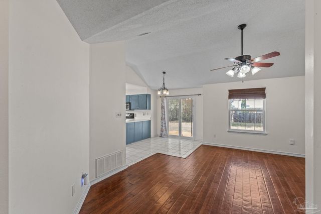 2237 Prytania Cir, Navarre, FL 32566