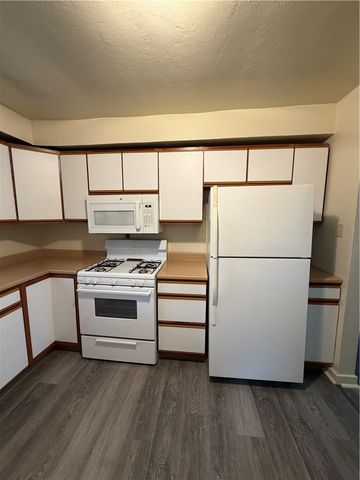 2064 Dartmore St, Overbrook, PA 15210