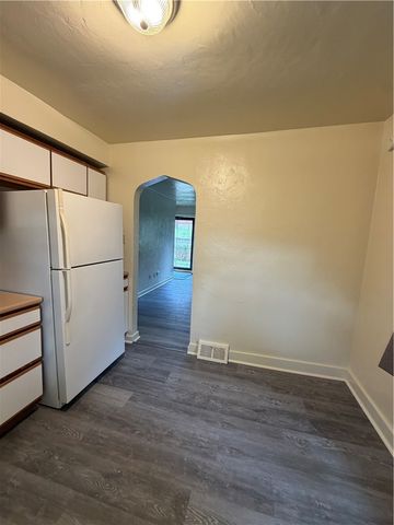 2064 Dartmore St, Overbrook, PA 15210