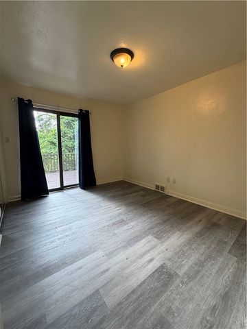 2064 Dartmore St, Overbrook, PA 15210