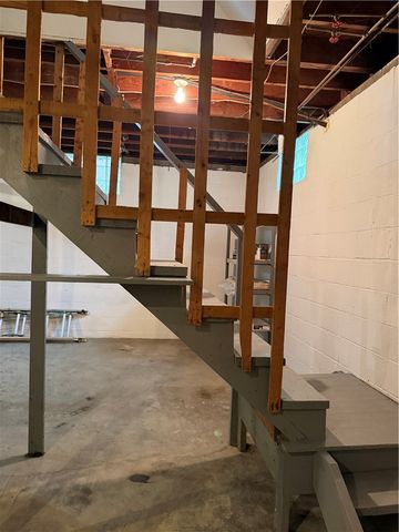 2064 Dartmore St, Overbrook, PA 15210
