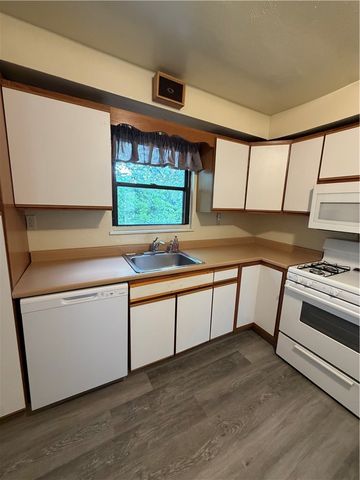 2064 Dartmore St, Overbrook, PA 15210