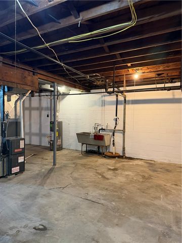 2064 Dartmore St, Overbrook, PA 15210