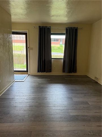 2064 Dartmore St, Overbrook, PA 15210