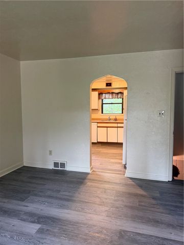 2064 Dartmore St, Overbrook, PA 15210