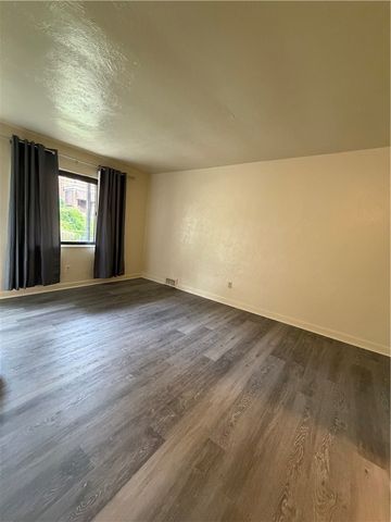 2064 Dartmore St, Overbrook, PA 15210
