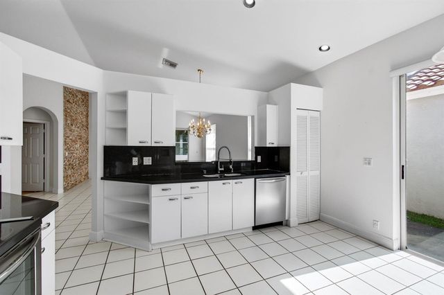 5225 Brookview Drive, Boynton Beach, FL 33437