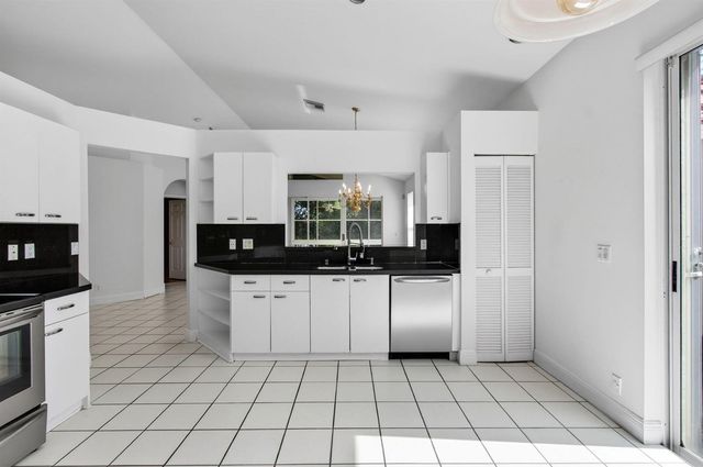 5225 Brookview Drive, Boynton Beach, FL 33437