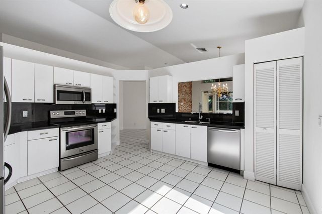 5225 Brookview Drive, Boynton Beach, FL 33437