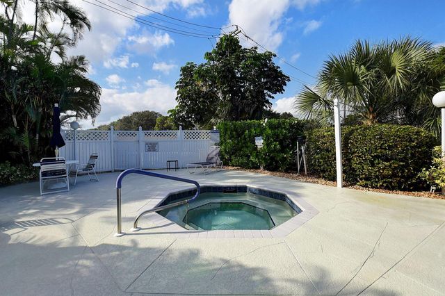 5225 Brookview Drive, Boynton Beach, FL 33437