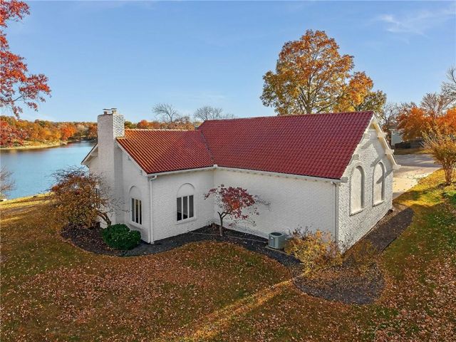 102 NW Hackberry Street, Lee's Summit, MO 64064