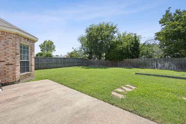 7724 Brook Meadow Lane, Fort Worth, TX 76133