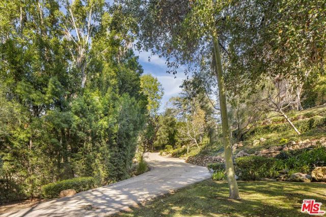 560 N Beverly Glen Boulevard, Los Angeles, CA 90077