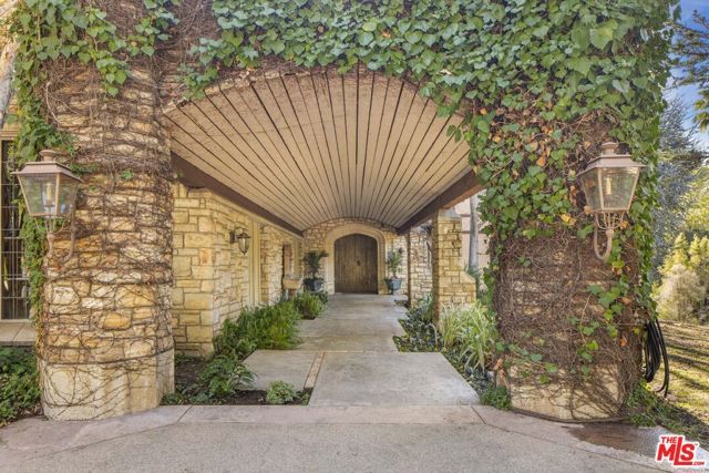 560 N Beverly Glen Boulevard, Los Angeles, CA 90077