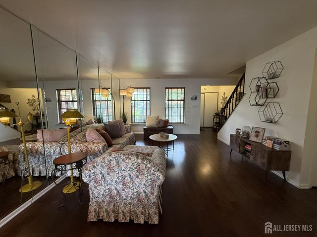 11 Walton Court, East Brunswick, NJ 08816