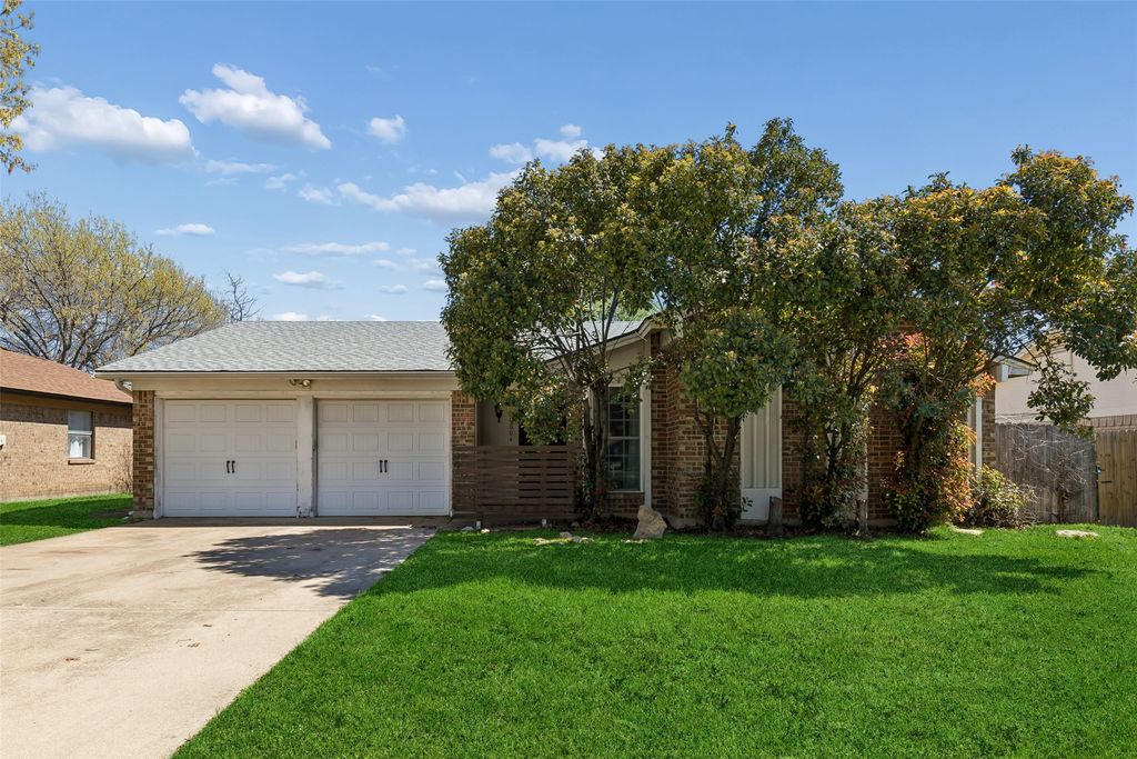 6604 Brookdale Drive, Watauga, TX 76148