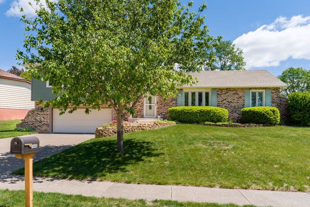 1640 Queens Drive, Bettendorf, IA 52722