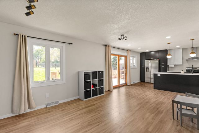 1640 Queens Drive, Bettendorf, IA 52722