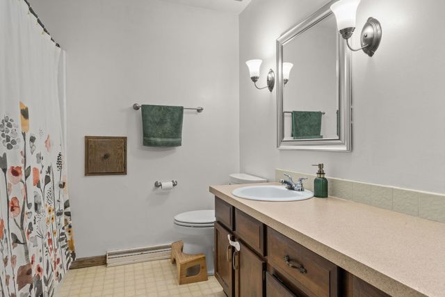 1640 Queens Drive, Bettendorf, IA 52722