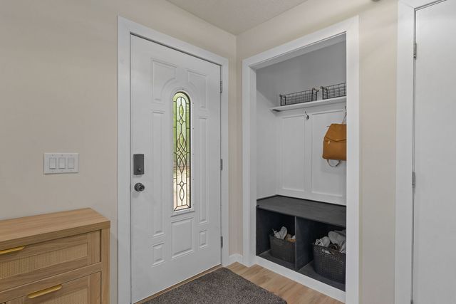 1640 Queens Drive, Bettendorf, IA 52722