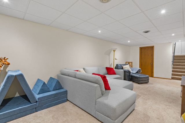 1640 Queens Drive, Bettendorf, IA 52722