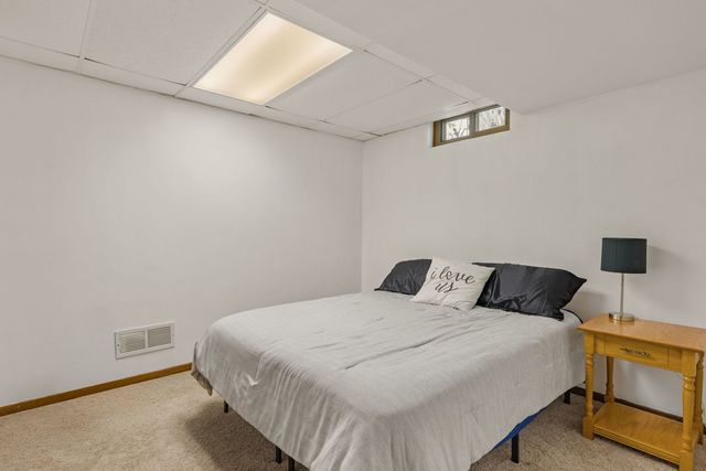 1640 Queens Drive, Bettendorf, IA 52722