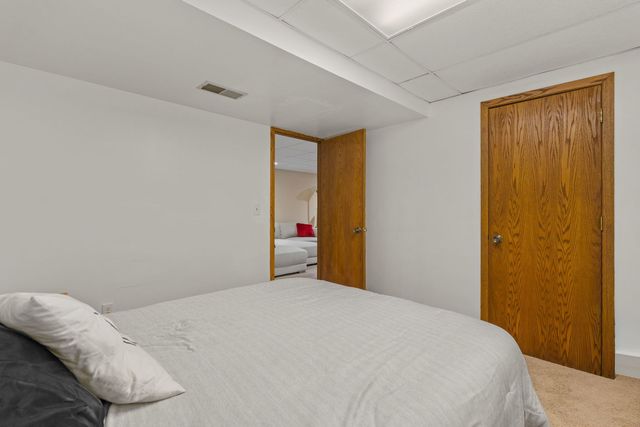 1640 Queens Drive, Bettendorf, IA 52722