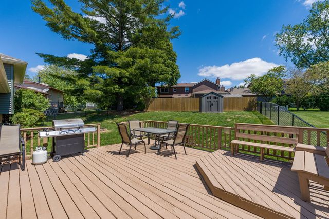 1640 Queens Drive, Bettendorf, IA 52722