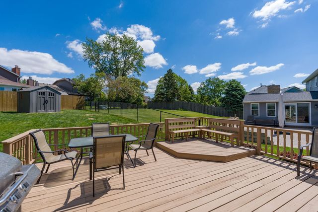 1640 Queens Drive, Bettendorf, IA 52722