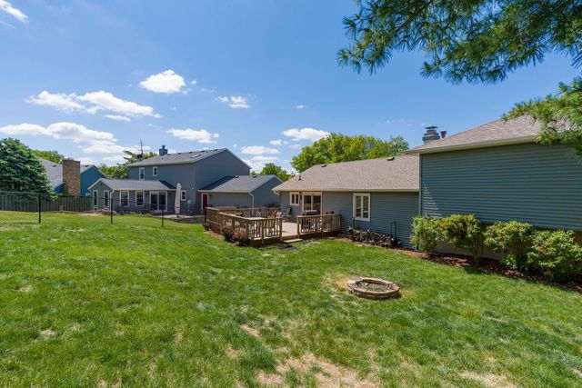 1640 Queens Drive, Bettendorf, IA 52722