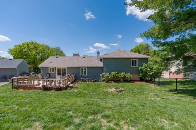 1640 Queens Drive, Bettendorf, IA 52722