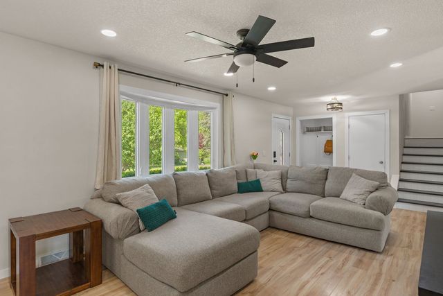 1640 Queens Drive, Bettendorf, IA 52722