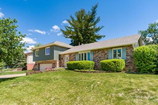 1640 Queens Drive, Bettendorf, IA 52722